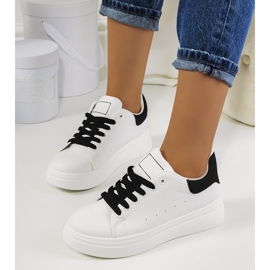 Fekete-fehér tornacipők a Justar platformon 1