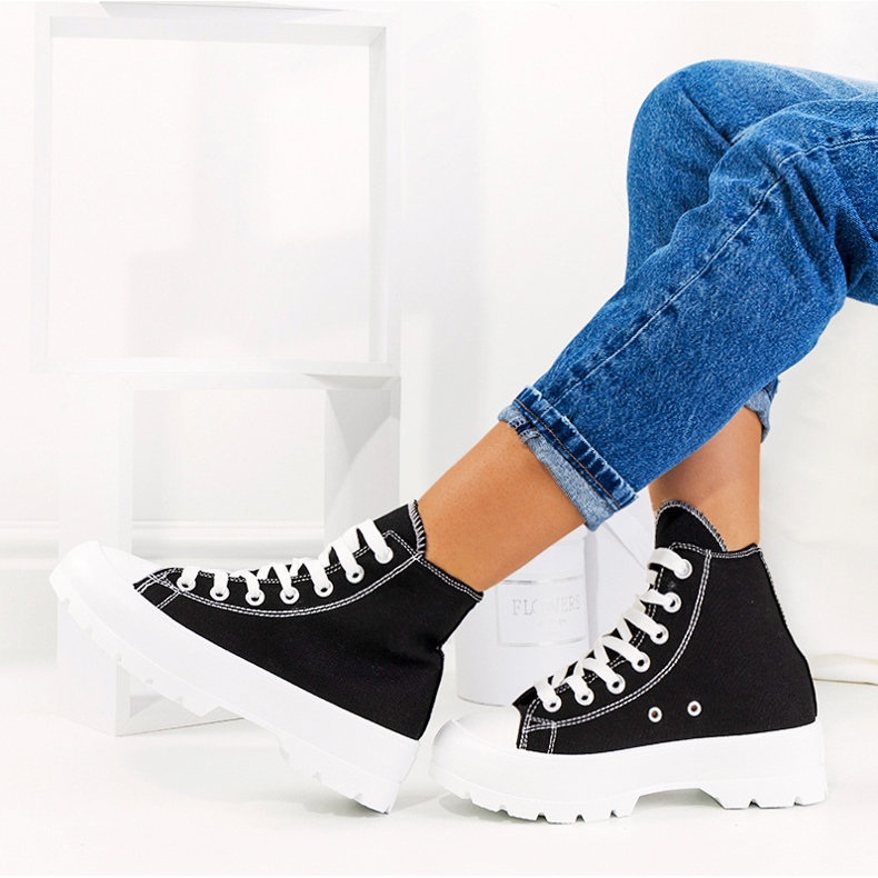 Fekete tornacipő magas Berrios talpon 1