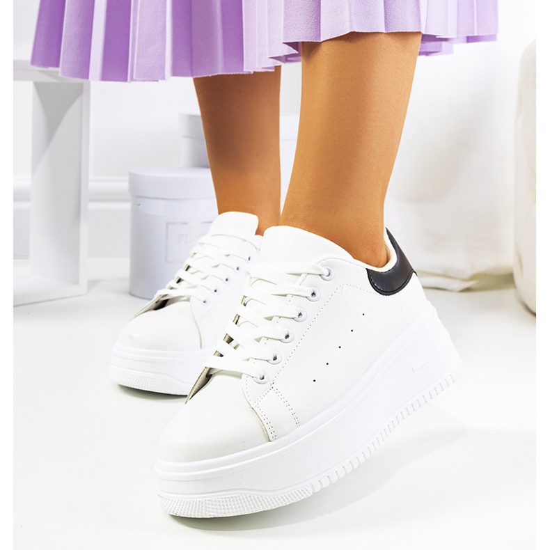 Fehér tornacipő magas Lelica platformon 1