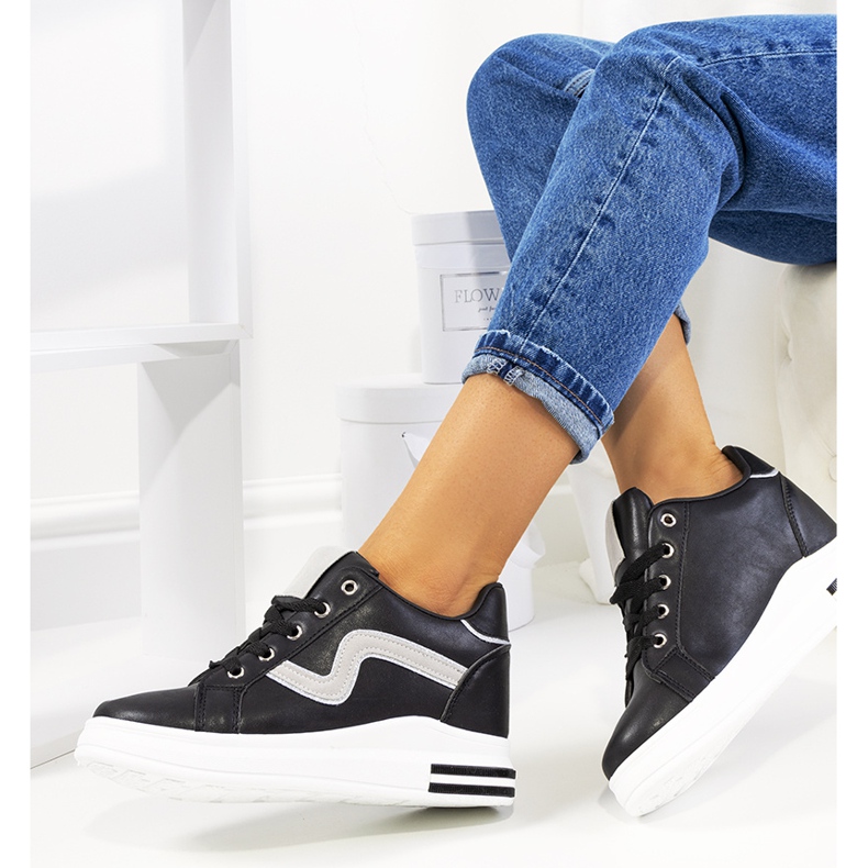 Fekete tornacipő a Piazza éken 1