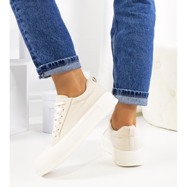 Bézs színű tornacipő a Babbete platformon 1