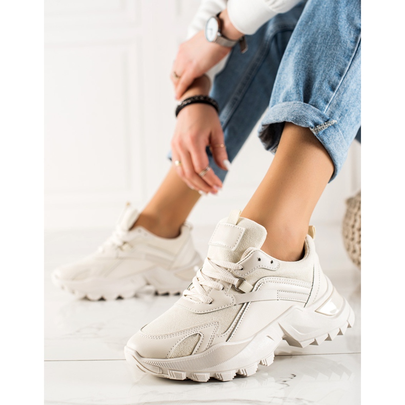 TRENDI Bézs színű divatcipők 1