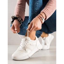 Ideal Shoes Fehér cipők a platformon 1