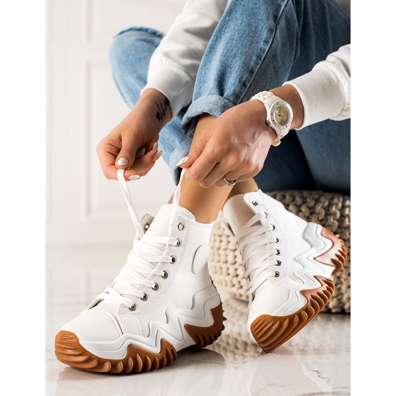 TRENDI Fehér divatos tornacipő 1