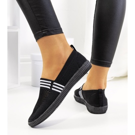 Fekete Tanya áttört tornacipő 2