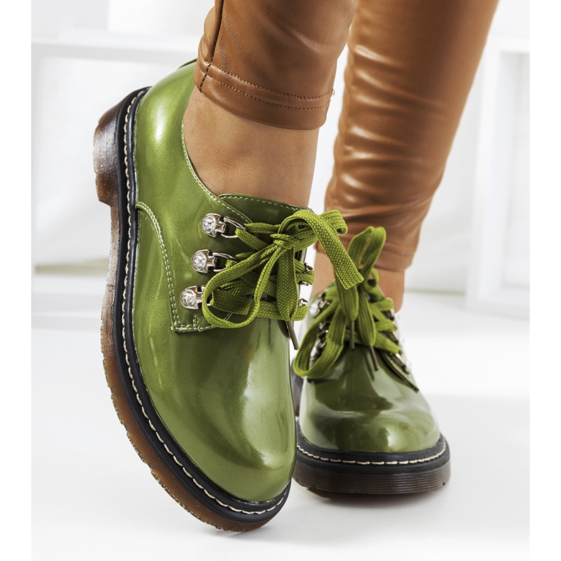 Zöld lakkozott cipő a Kristina-tól 1