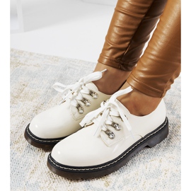 Kristina fehér lakkozott cipő 1