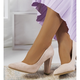 Bézs színű pumpák az Ortiz poszton szürke 1