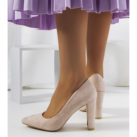 Bézs színű pumpák az Ortiz poszton szürke 2