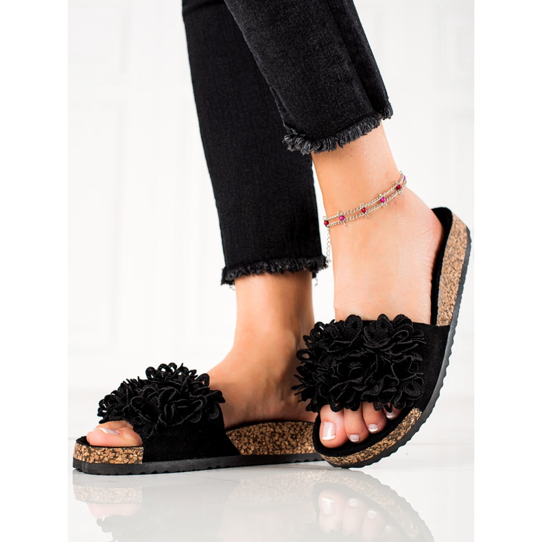 Fekete papucs virágokkal VINCEZA 1