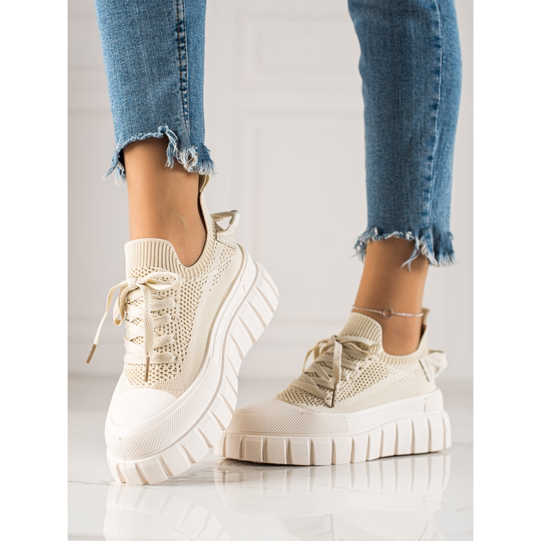 TRENDI Áttört cipők a platformon bézs 1