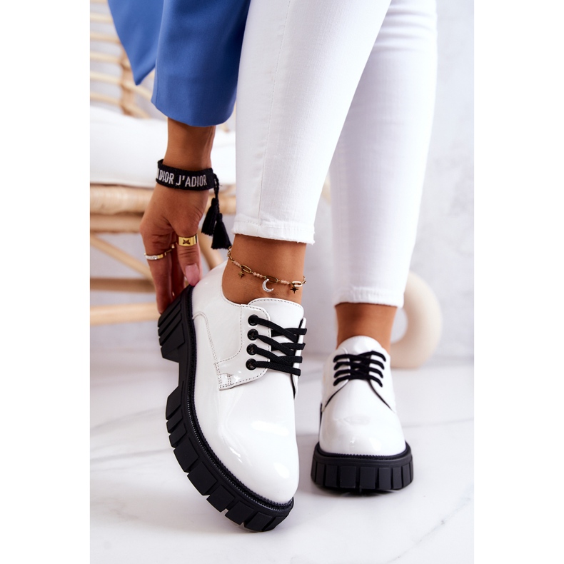 Divatos lakkozott cipők La.Fi White Hallie fehér 1