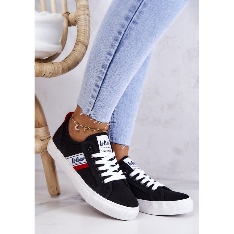 Lee Cooper tornacipő. LCW-22-31-0832L fekete 1