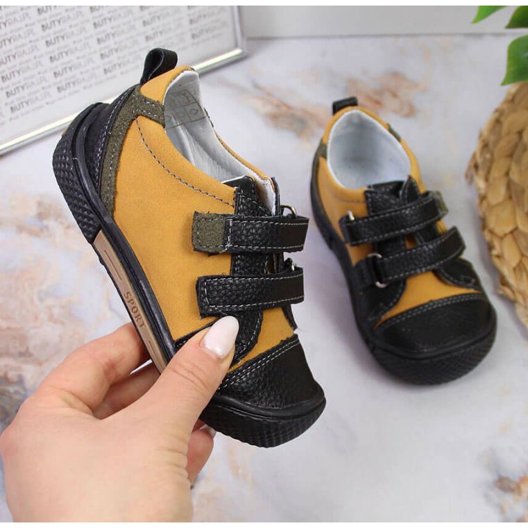 Tépőzáras cipő Kornecki Jr 6823 teve fekete zöld sárga 1 Tépőzáras cipő Kornecki Jr 6823 teve fekete zöld sárga 1