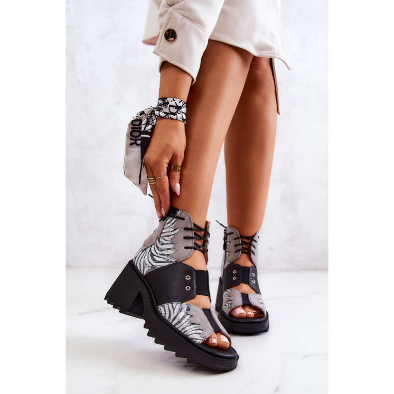 Maciejka 05321-03 Szürke és fekete bőrcipő ezüst 1