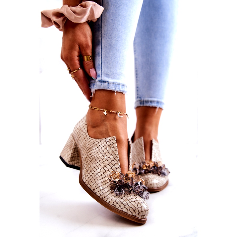 PA2 Elegáns bőr magassarkú bézs Delaver díszítéssel 1