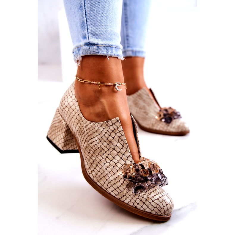 PA2 Elegáns bőr magassarkú bézs Delaver díszítéssel 3