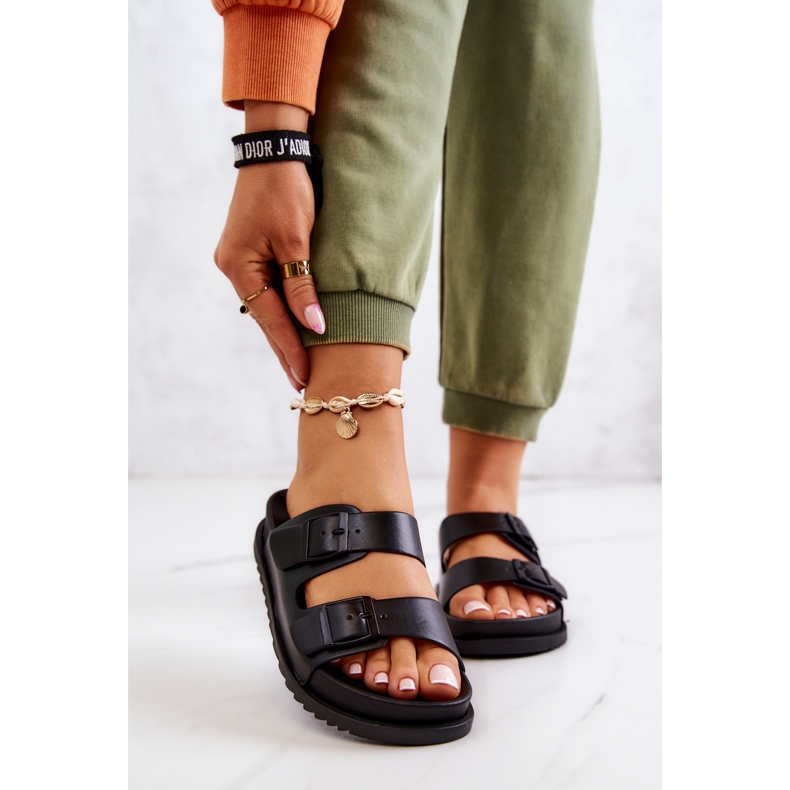 S.Barski Fekete Corina gumipapucs csattal 1