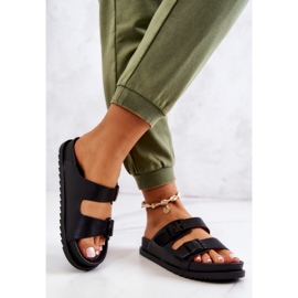 S.Barski Fekete Corina gumipapucs csattal 2