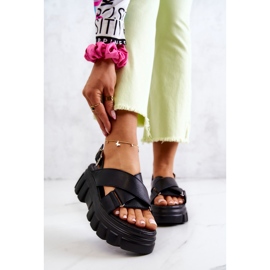 PE1 Bőr szandálok a Fekete Betti Platformon 1