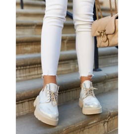 Cipők a masszív talpon Nicole 2701/004 fehér és arany bézs aranysárga 2