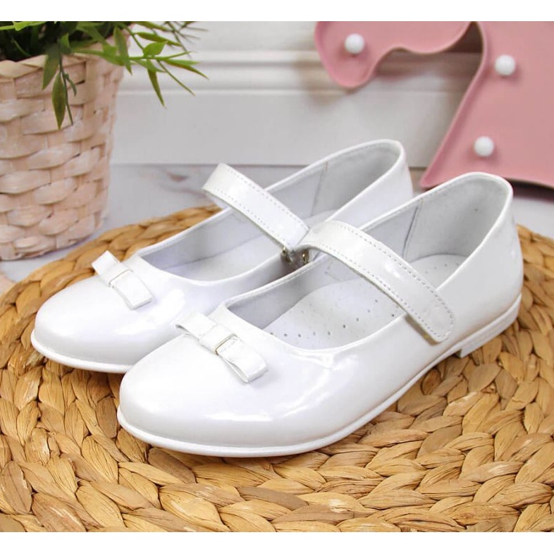 Kommóniás balerinák tépőzárral Kornecki Jr KOR6493C fehér 2