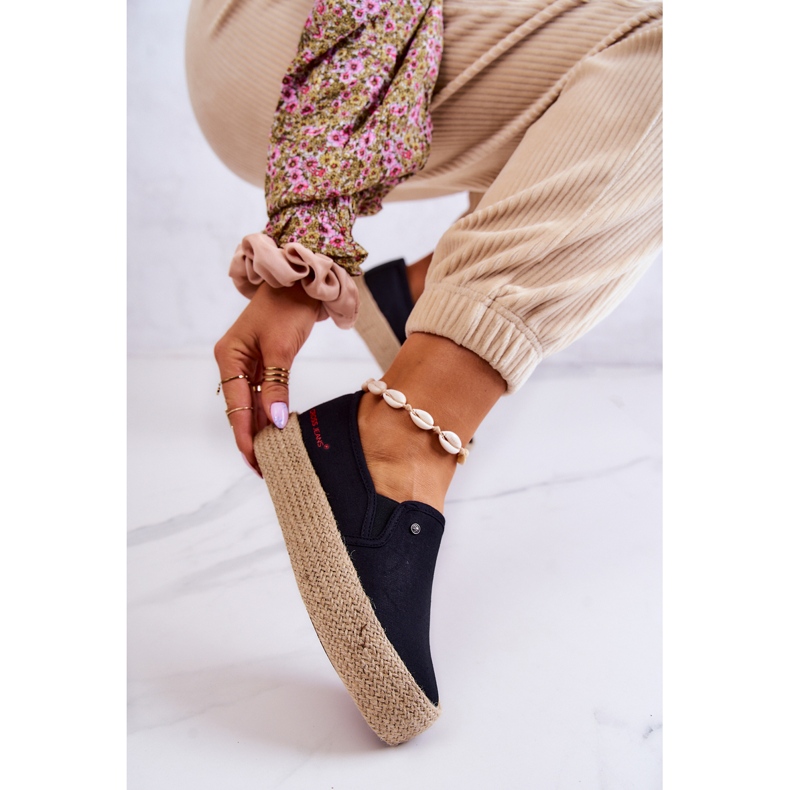 Női espadrillák az emelvényen Cross Jeans JJ2R4015C fekete 1