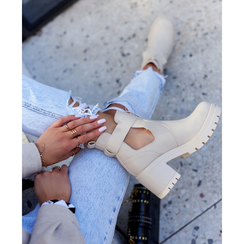 FE1 Bőr csizma kivágott öv bézs Rosanne 1