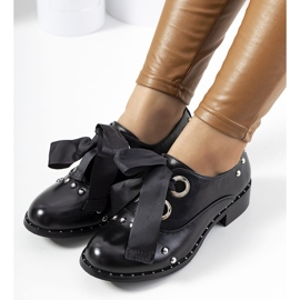 Fekete sima cipők a Belcastro cégtől 1