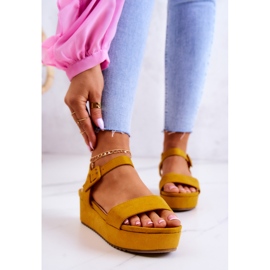 FW1 Velúr szandál a Sárga Saria Platformon 1