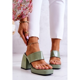 FM1 Lakkozott Papucsok Egy Seattle-i Zöld Bárban 2