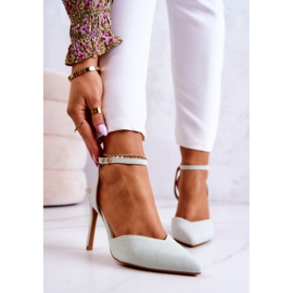 Velúr csatos sarkú világoszöld Kharen 1