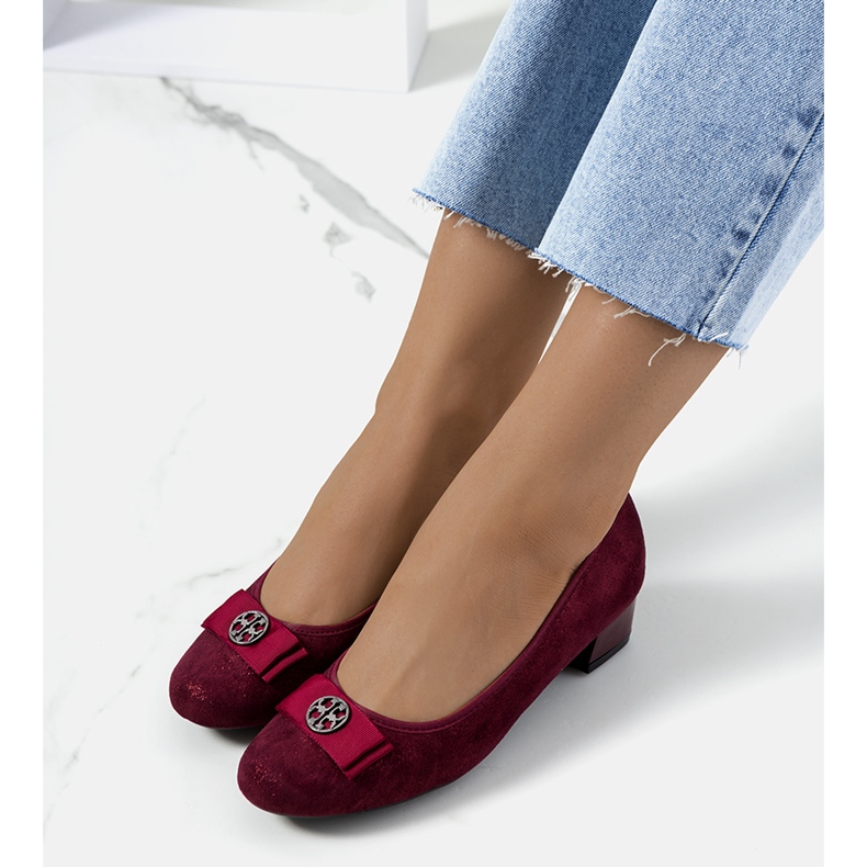 Fényes barna szivattyúk a Batentől piros 1