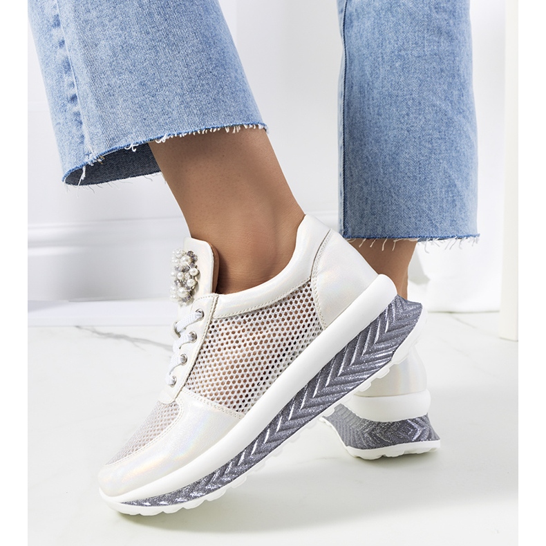 Fehér holografikus tornacipő a Saggers-től 2