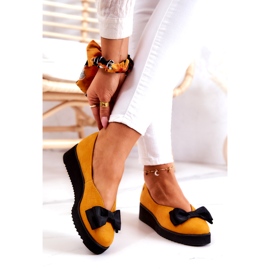 Velúr balerinák a Maciejka platformon 05062-07 Sárga 2