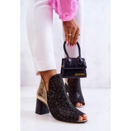 Bőr csizma oszlopon Maciejka 05507-01 Fekete és arany aranysárga 2