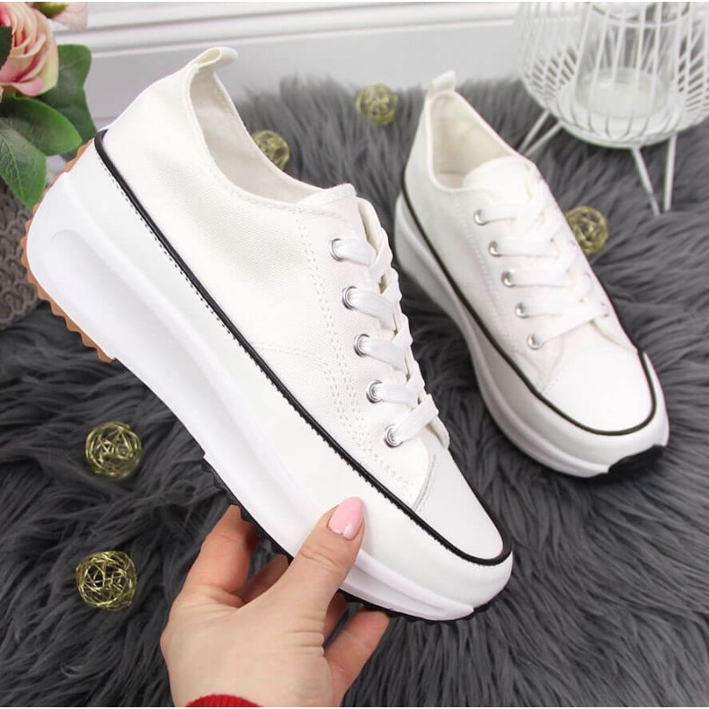 Fehér tornacipők a McKeylor W JAN93A platformon 1