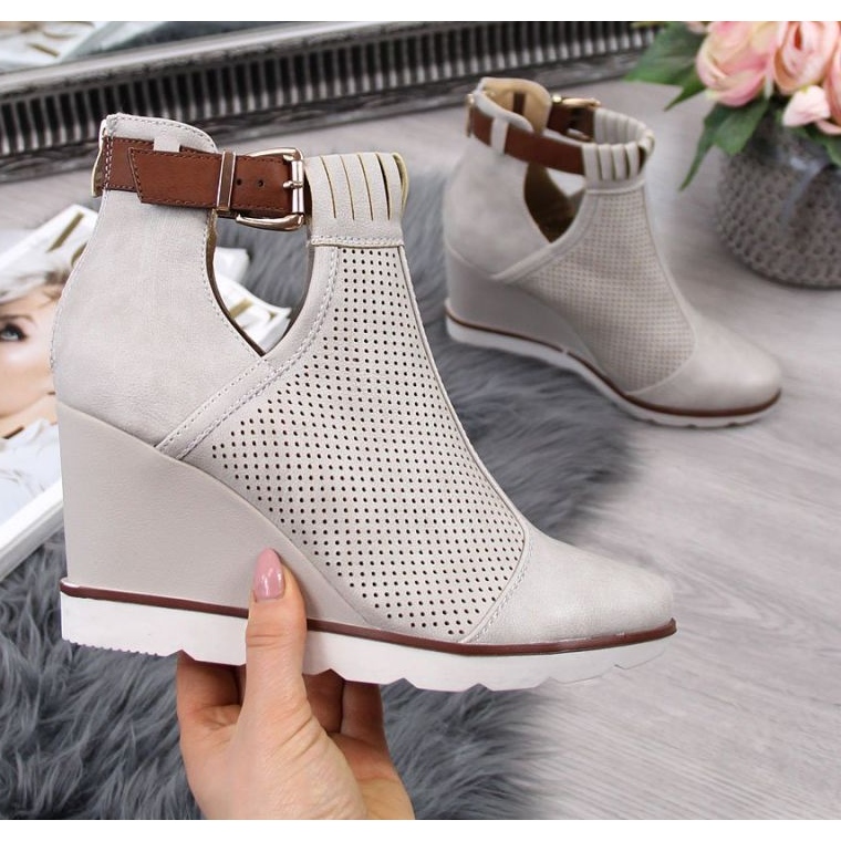 Áttört ék alakú tornacipő Filippo W PAW117A bézs 1