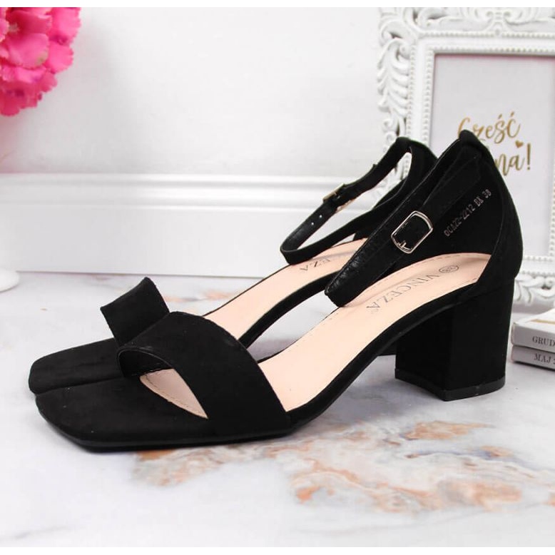 Fekete szandál a Vinceza W JAN107A poszton 2