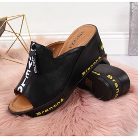 Fekete ékpapucs Vinceza W JAN109 felirattal 2