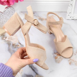 Szandál Vinceza W JAN113B bézs posztján 1