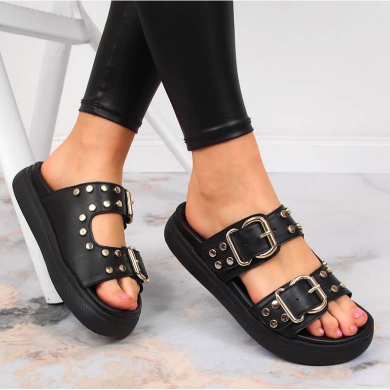 Papucs szegecsekkel Bugatti JJ253070 W INT1720A fekete 1