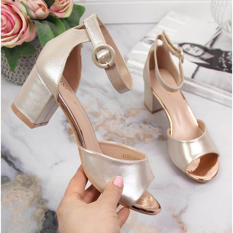 Szandálok a Vinceza W JAN96C poszton arany aranysárga 1