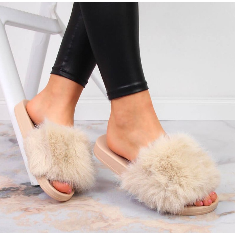 Vinceza W JAN97B bézs szőrös papucs 2