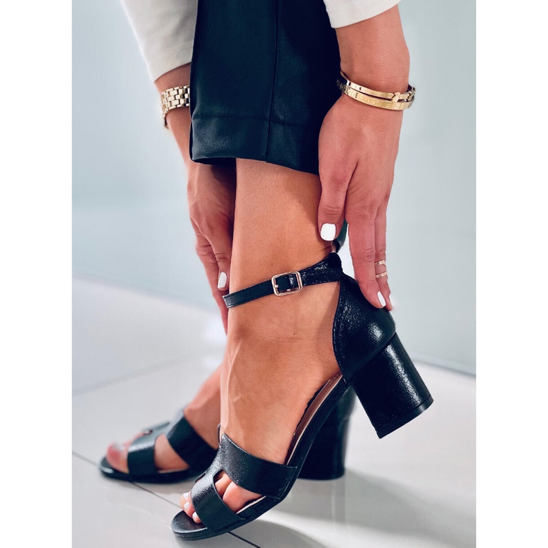 Nabila fekete magas sarkú szandál 2