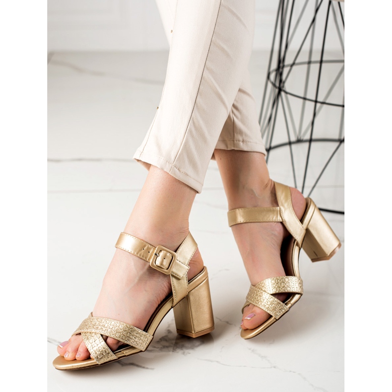 Encor Arany szandál egy bárban aranysárga 1