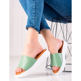 Encor Zöld papucsok az emelvényen 1