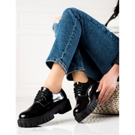 Fekete cipő a La.Fi platformon 1