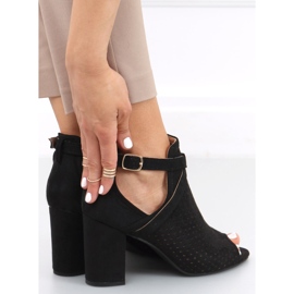 Áttört szandál a Barika Black poszton fekete 1