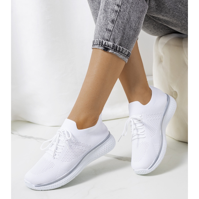 Michael fehér sportcipői 2